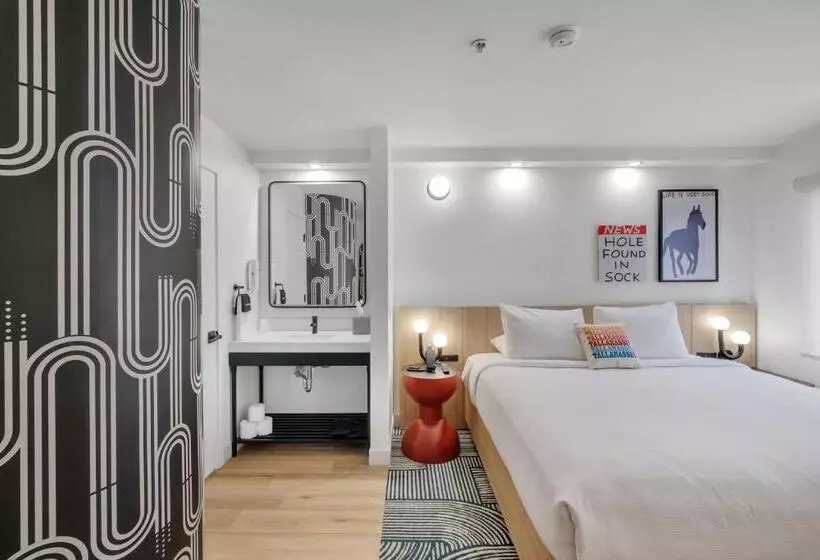 キングサイズベッドのスタンダードルーム, Bob Hotels Tallahassee Boutique On Budget