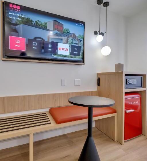 غرفة قياسية لذوى الاحتياجات الخاصة, Bob Hotels Tallahassee   Boutique On Budget