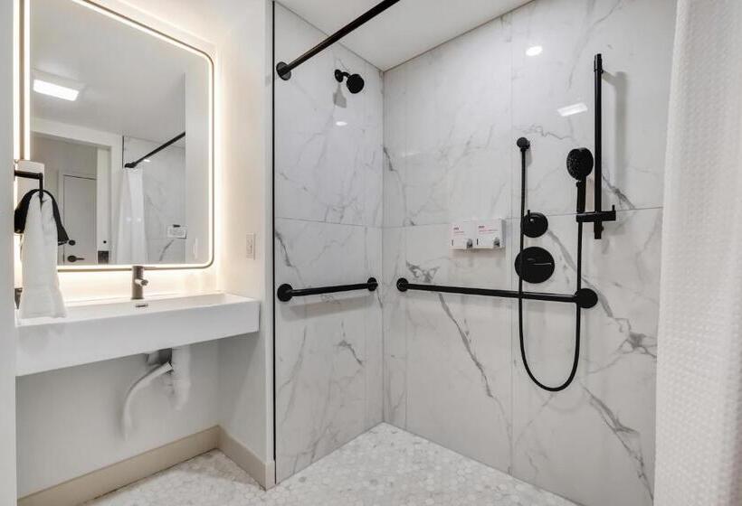 장애인을 위한 스탠다드 룸, Bob Hotels Tallahassee   Boutique On Budget
