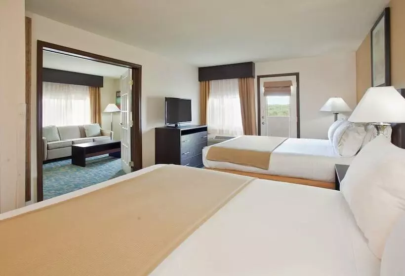سوییت, Holiday Inn Express Hotel & Suites Branson 76 Central, An Ihg