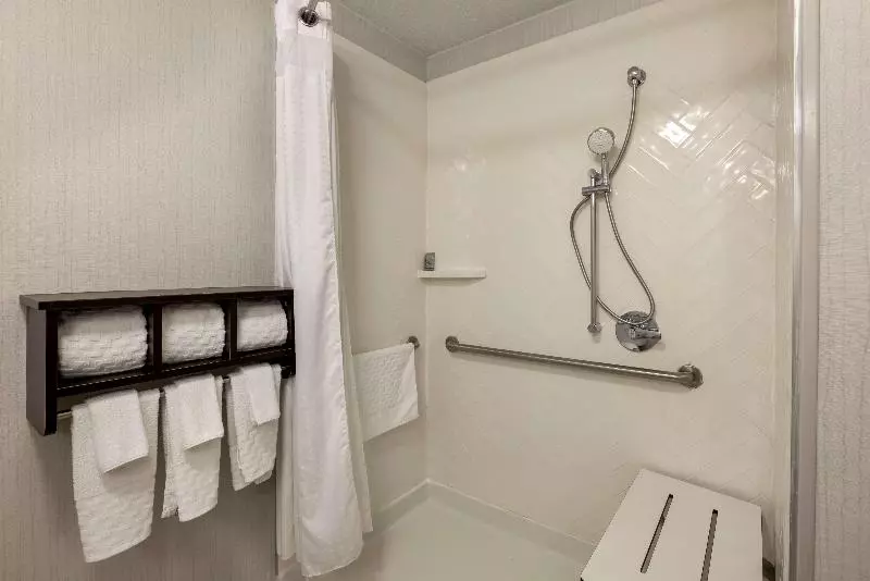 اتاق استاندارد با تخت بزرگ برای معلولان, Best Western Watertown Inn And Suites