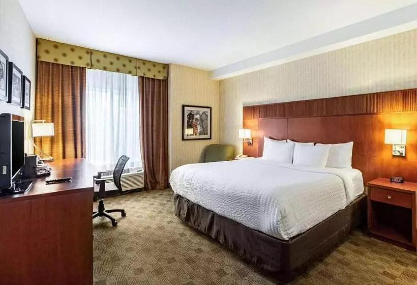 اتاق استاندارد با تخت بزرگ برای معلولان, Clarion Hotel Portland International Airport
