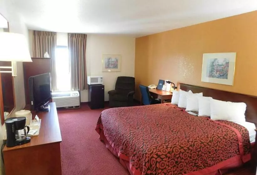 اتاق استاندارد با تخت بزرگ, Days Inn & Suites By Wyndham Cedar Rapids