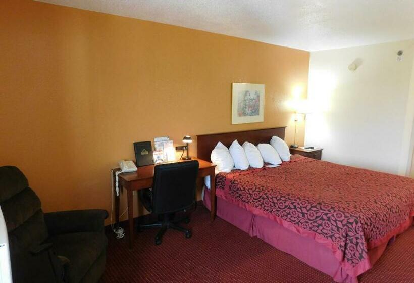 חדר סטנדרט עם מיטת קינג, Days Inn & Suites By Wyndham Cedar Rapids