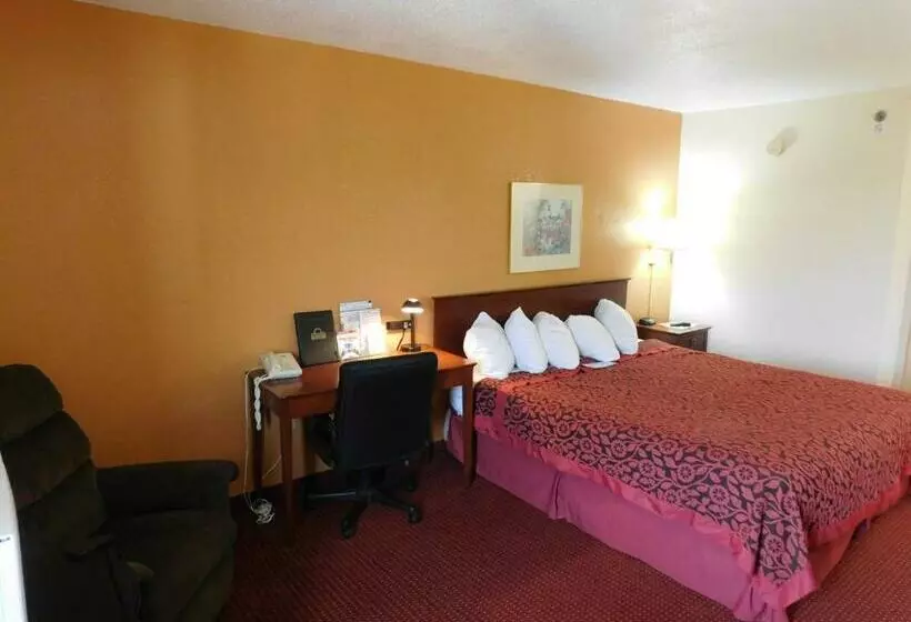 اتاق استاندارد با تخت بزرگ, Days Inn & Suites By Wyndham Cedar Rapids
