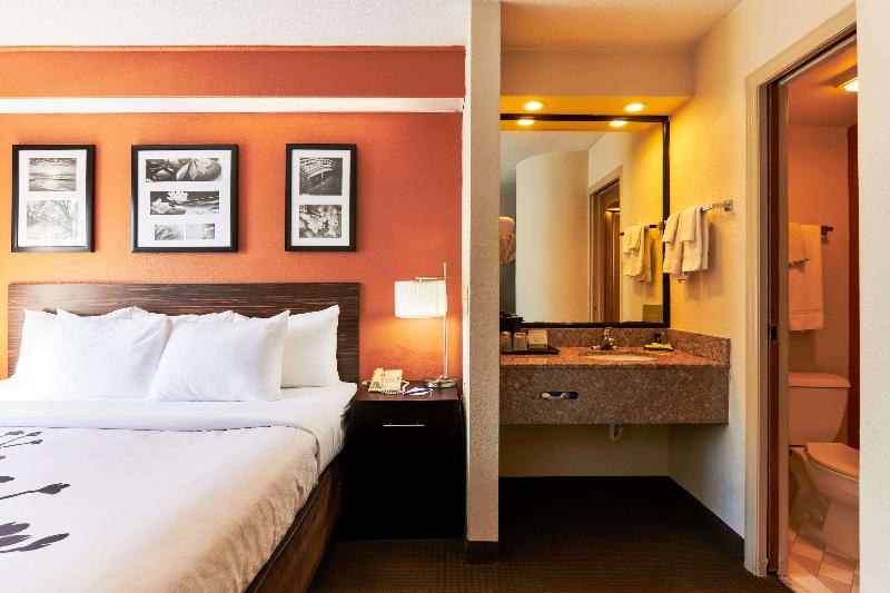 غرفة قياسية سرير كينج, Bob Hotels Tallahassee   Boutique On Budget