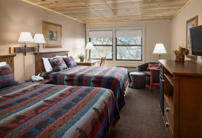 חדר סטנדרט שתי מיטות זוגיות, State Game Lodge At Custer State Park Resort