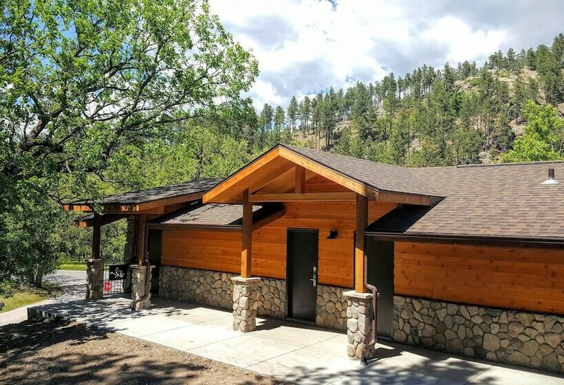 חדר סטנדרט שתי מיטות זוגיות, State Game Lodge At Custer State Park Resort