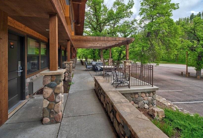 חדר סטנדרט שתי מיטות זוגיות, State Game Lodge At Custer State Park Resort