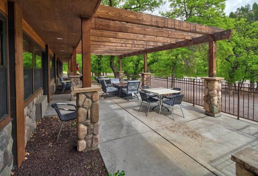 חדר סטנדרט שתי מיטות זוגיות, State Game Lodge At Custer State Park Resort