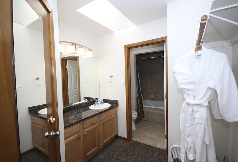 کابین, Streamside On Fall River