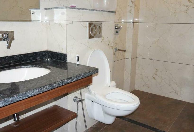 اتاق لوکس, Aakash Residency