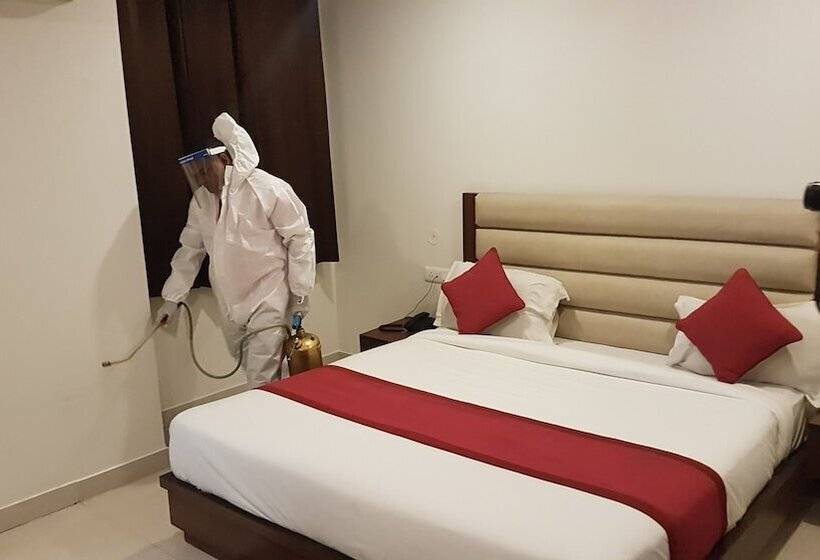 اتاق لوکس, Aakash Residency