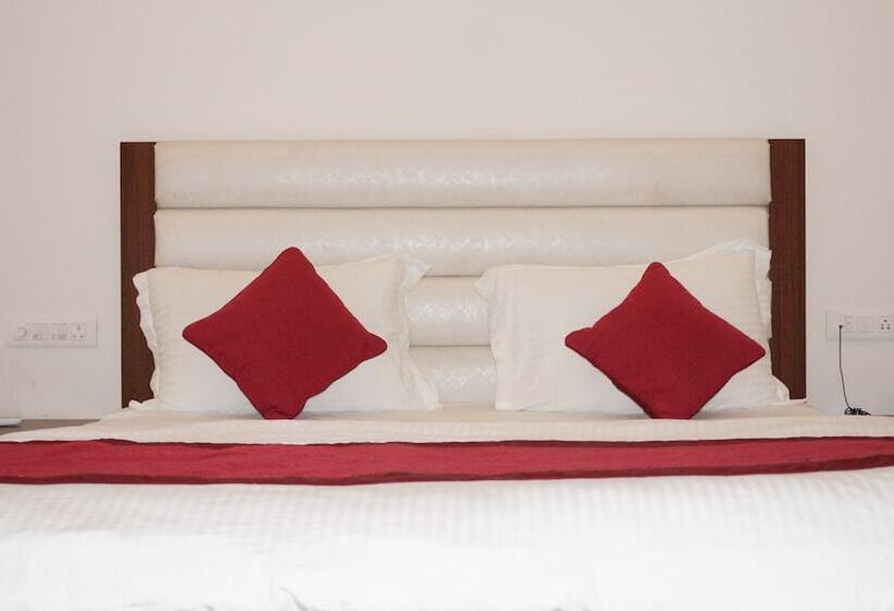 اتاق لوکس, Aakash Residency