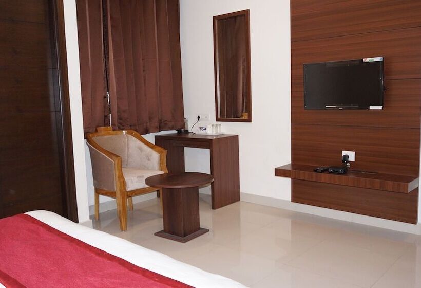 اتاق لوکس, Aakash Residency