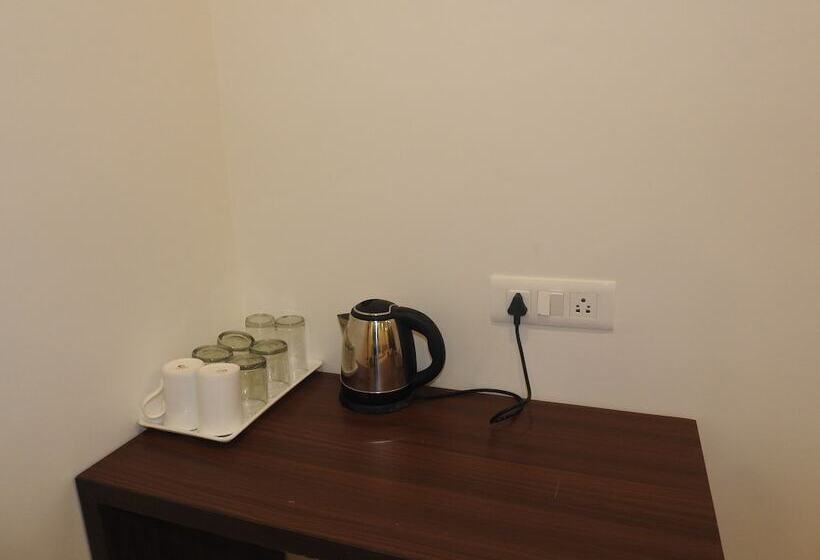 اتاق خانوادگی, Aakash Residency