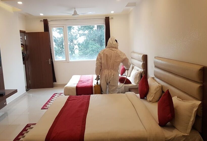 اتاق خانوادگی, Aakash Residency