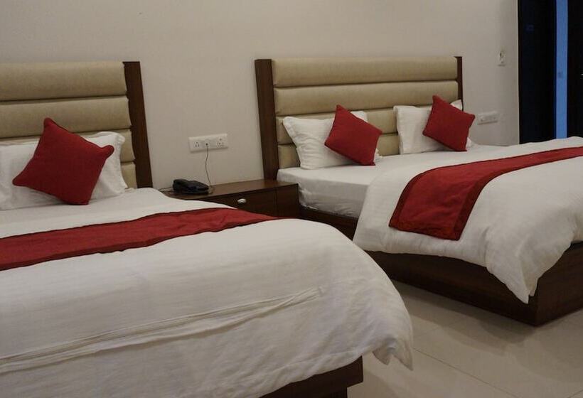 اتاق خانوادگی, Aakash Residency