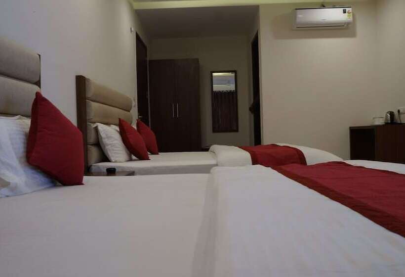 اتاق خانوادگی, Aakash Residency