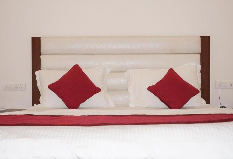 اتاق لوکس, Aakash Residency