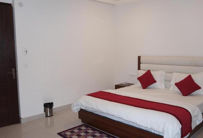 اتاق لوکس, Aakash Residency