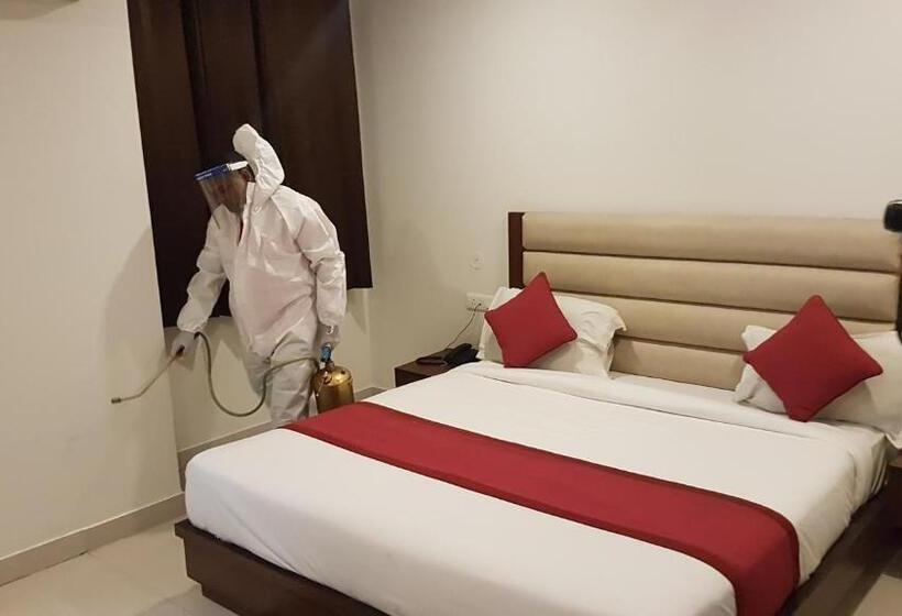 اتاق لوکس, Aakash Residency