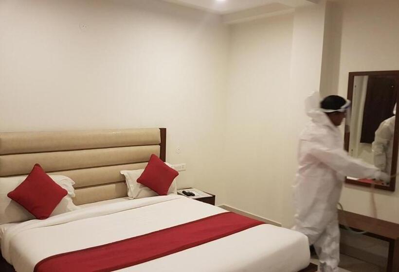 اتاق لوکس, Aakash Residency