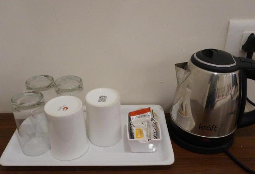 اتاق خانوادگی, Aakash Residency