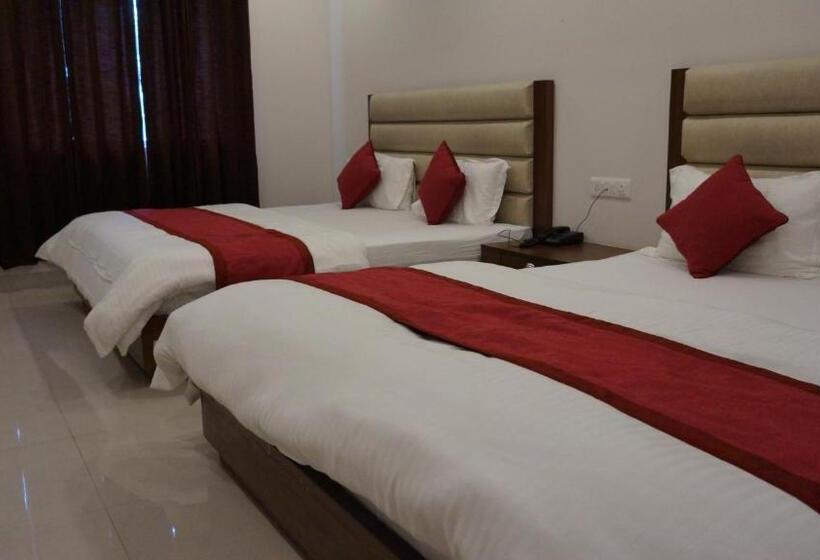 اتاق خانوادگی, Aakash Residency