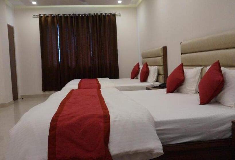 اتاق خانوادگی, Aakash Residency