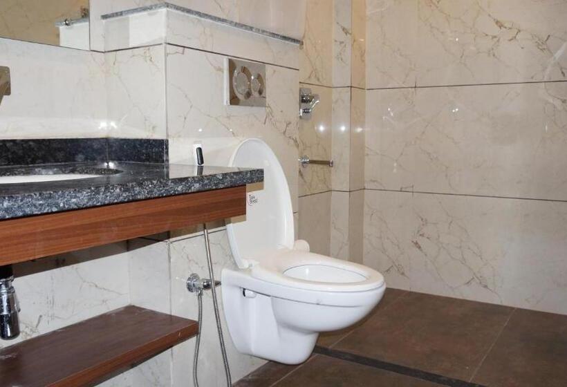 اتاق خانوادگی, Aakash Residency