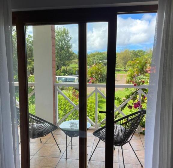 اتاق لوکس با بالکن, Teanehi Bed & Breakfast