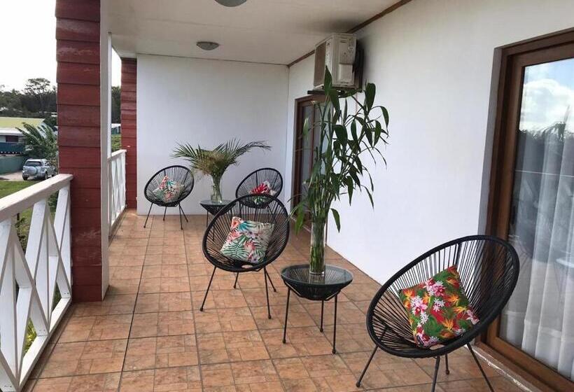 اتاق لوکس با بالکن و چشم‌انداز دریا, Teanehi Bed & Breakfast