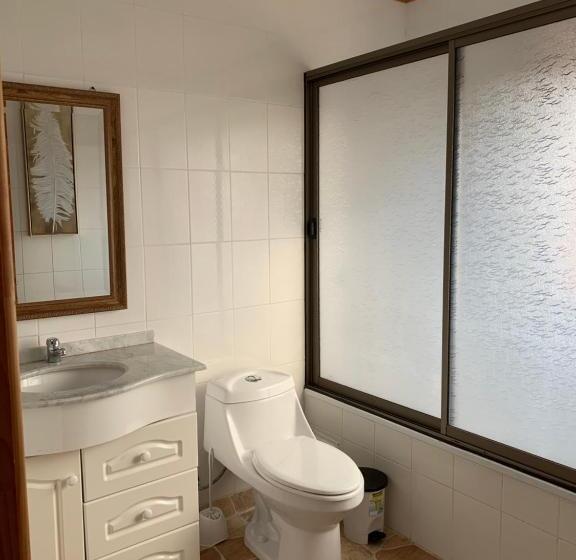 اتاق استاندارد با تخت بزرگ, Teanehi Bed & Breakfast