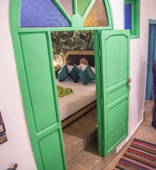 اتاق ساده سه‌ نفره, Dar Merzoga