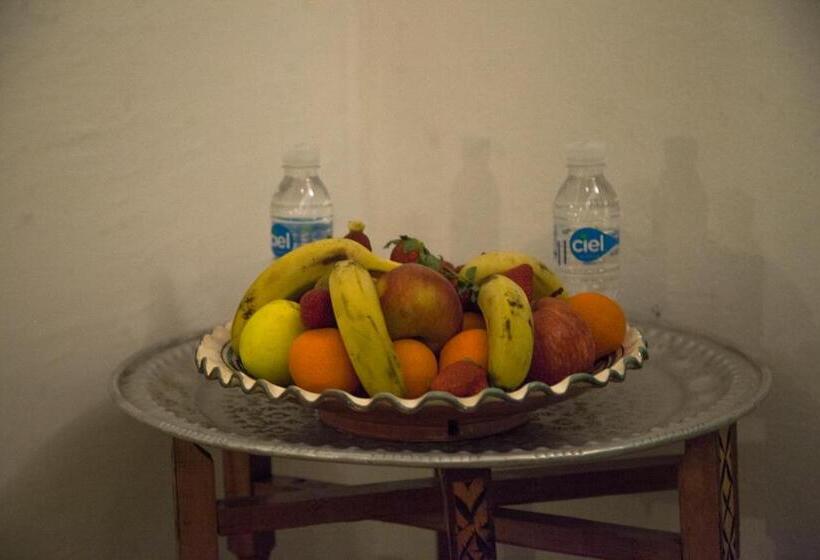اتاق ساده سه‌ نفره, Dar Merzoga