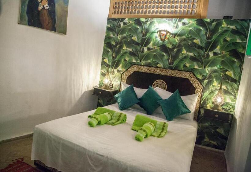 اتاق ساده سه‌ نفره, Dar Merzoga