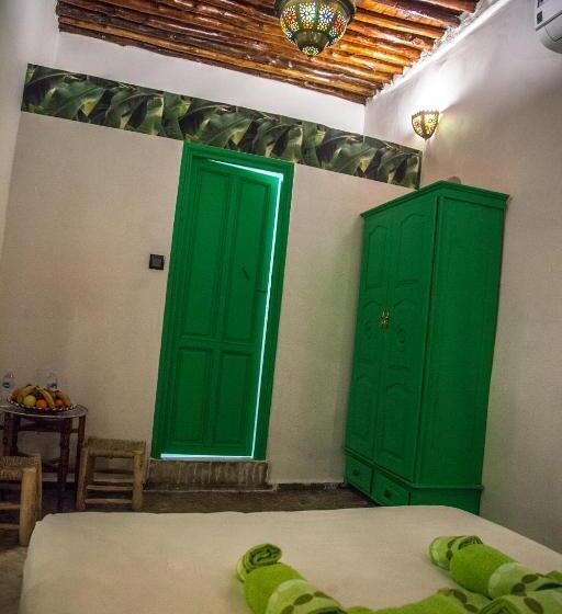 اتاق ساده سه‌ نفره, Dar Merzoga