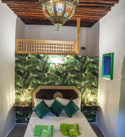 اتاق ساده سه‌ نفره, Dar Merzoga