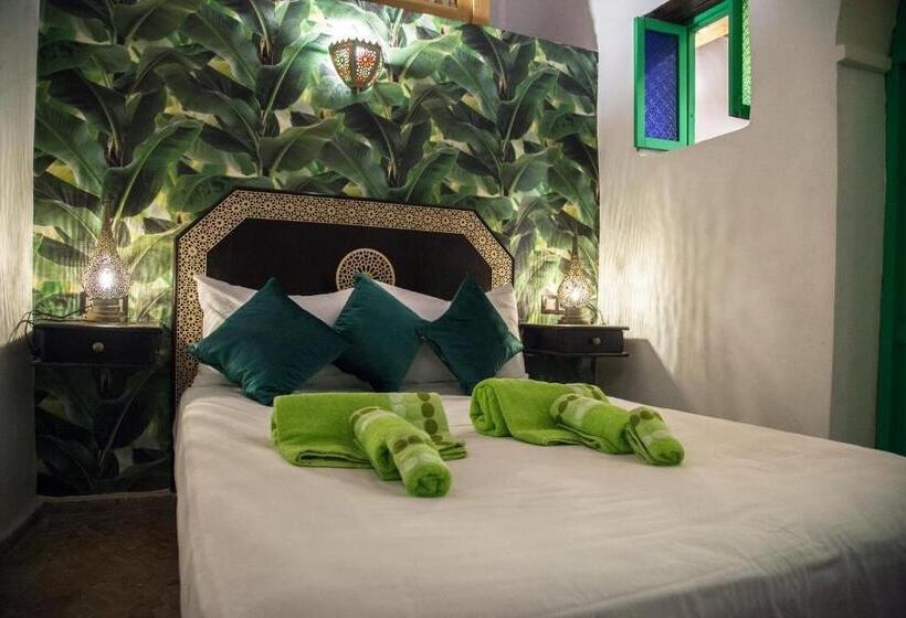 اتاق ساده سه‌ نفره, Dar Merzoga