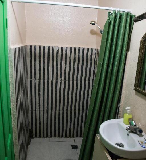 اتاق ساده سه‌ نفره, Dar Merzoga