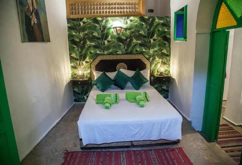 اتاق ساده سه‌ نفره, Dar Merzoga