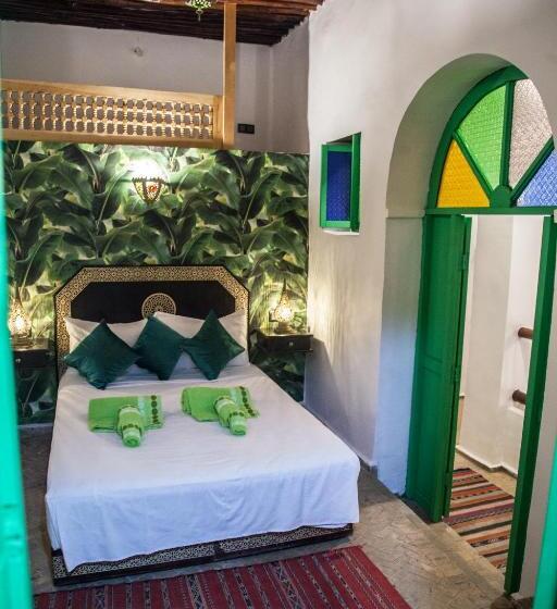 اتاق ساده سه‌ نفره, Dar Merzoga