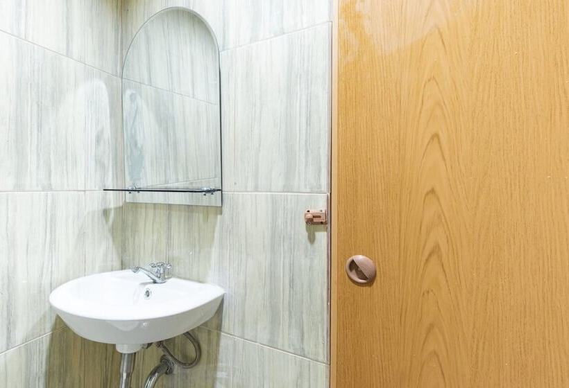Номер Стандарт, Reddoorz @ Medan Johor