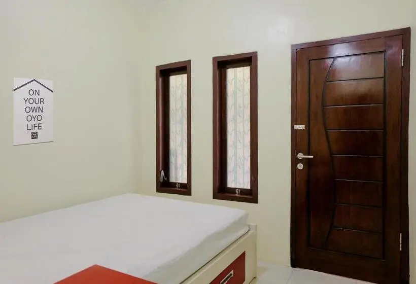 Standard-huone, Zulfina Homestay Syariah Mitra Reddoorz