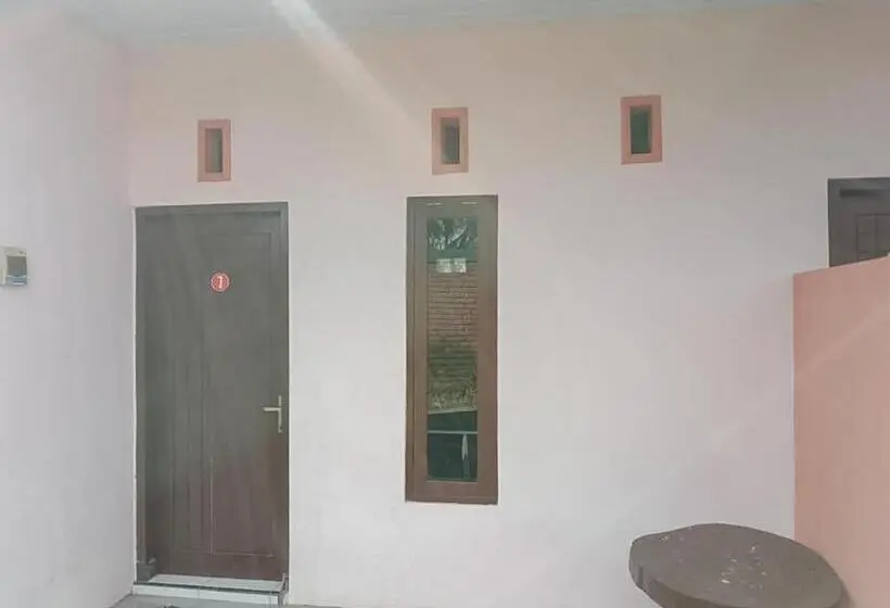 Economy-huone, Zulfina Homestay Syariah Mitra Reddoorz