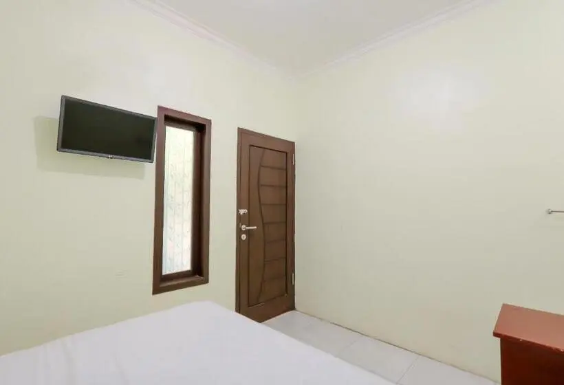 Standard-huone, Zulfina Homestay Syariah Mitra Reddoorz