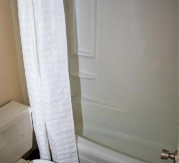 غرفة قياسية, The Grand Motel