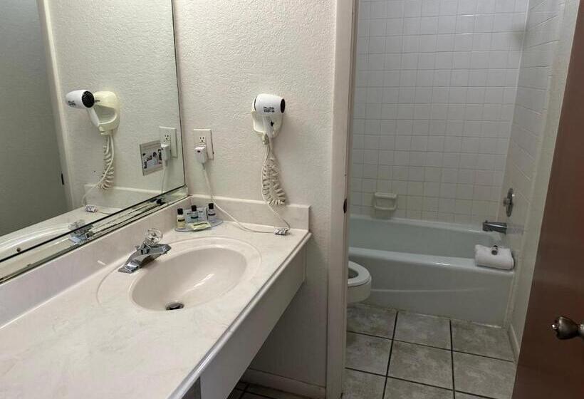 스탠다드 스튜디오 킹침대, Sunset Inn And Suites