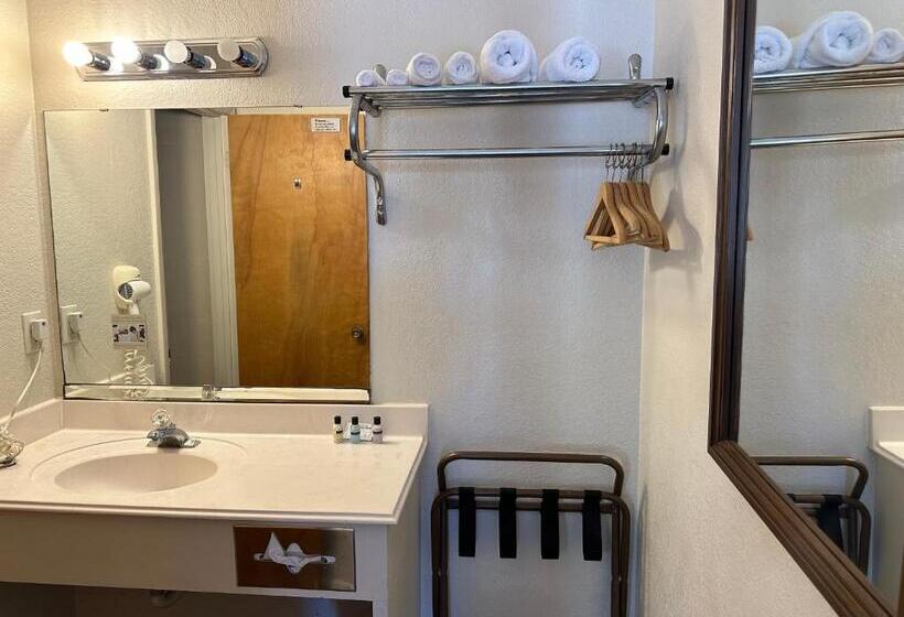 스탠다드 스튜디오 킹침대, Sunset Inn And Suites